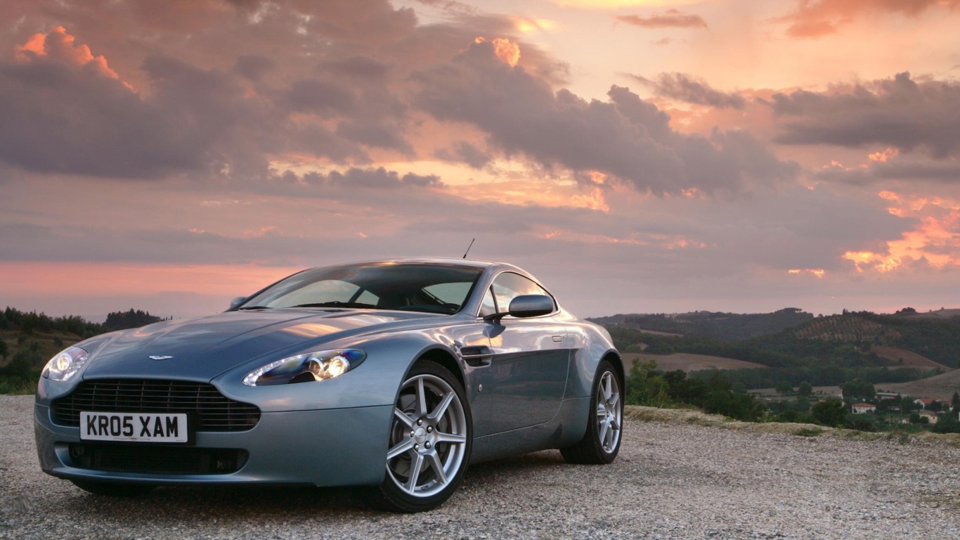 Fondo de pantalla Aston Martin Vantage 1366x768