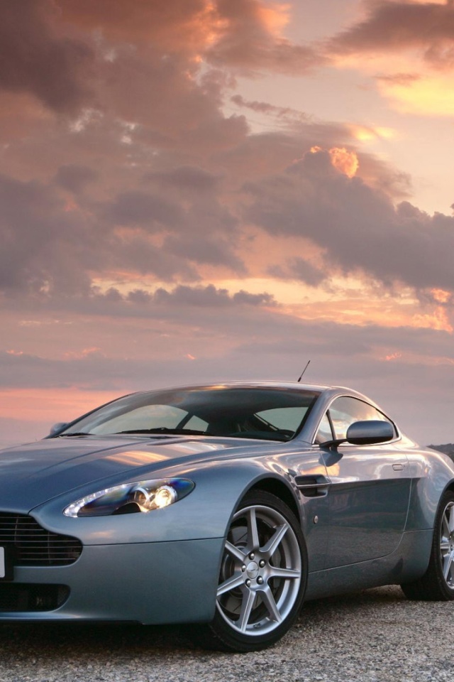 Fondo de pantalla Aston Martin Vantage 640x960