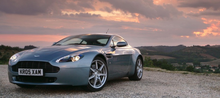 Fondo de pantalla Aston Martin Vantage 720x320