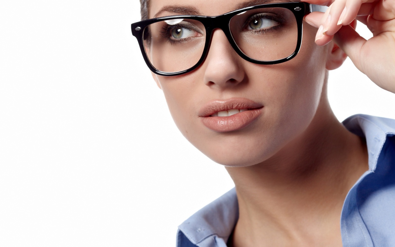 Screenshot №1 pro téma Girl in Glasses 1280x800