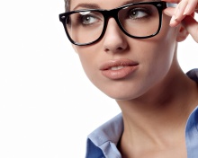 Screenshot №1 pro téma Girl in Glasses 220x176