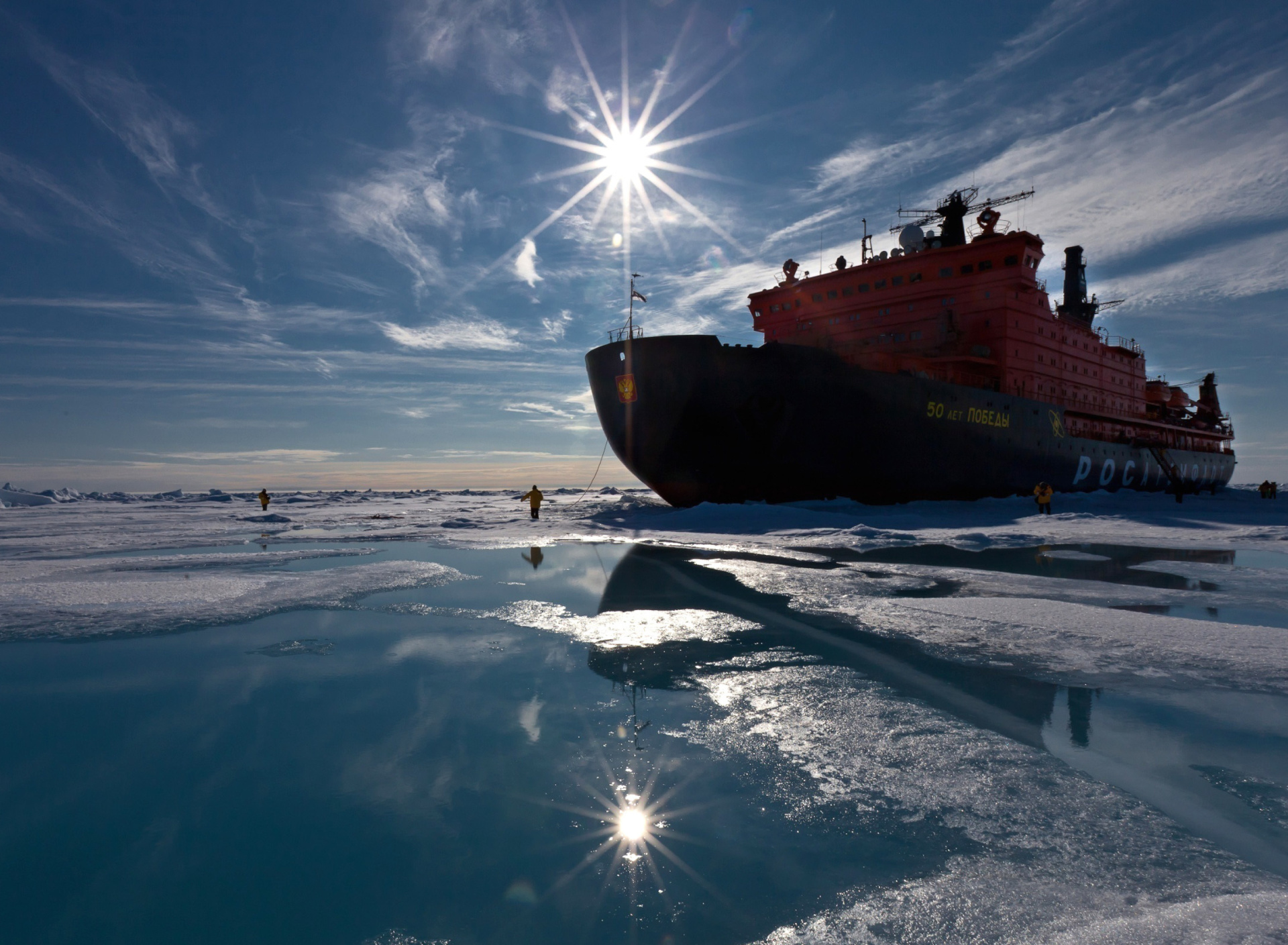 Обои Icebreaker in Greenland 1920x1408