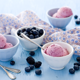 Blackberry Ice Cream sfondi gratuiti per iPad Air