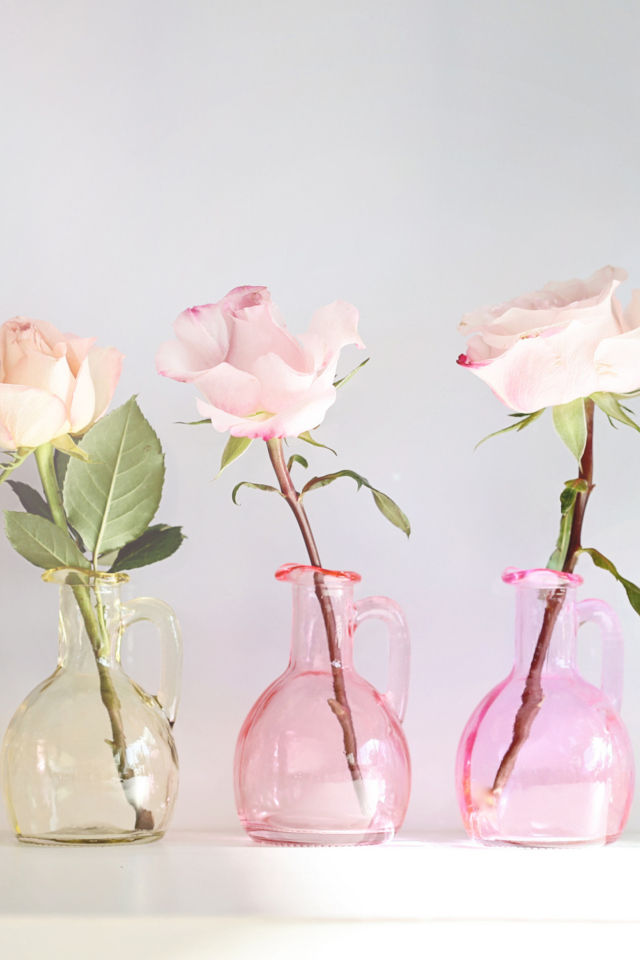 Обои Roses In Vases 640x960