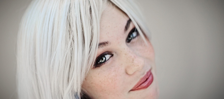 Portrait Of Blonde Girl wallpaper 720x320