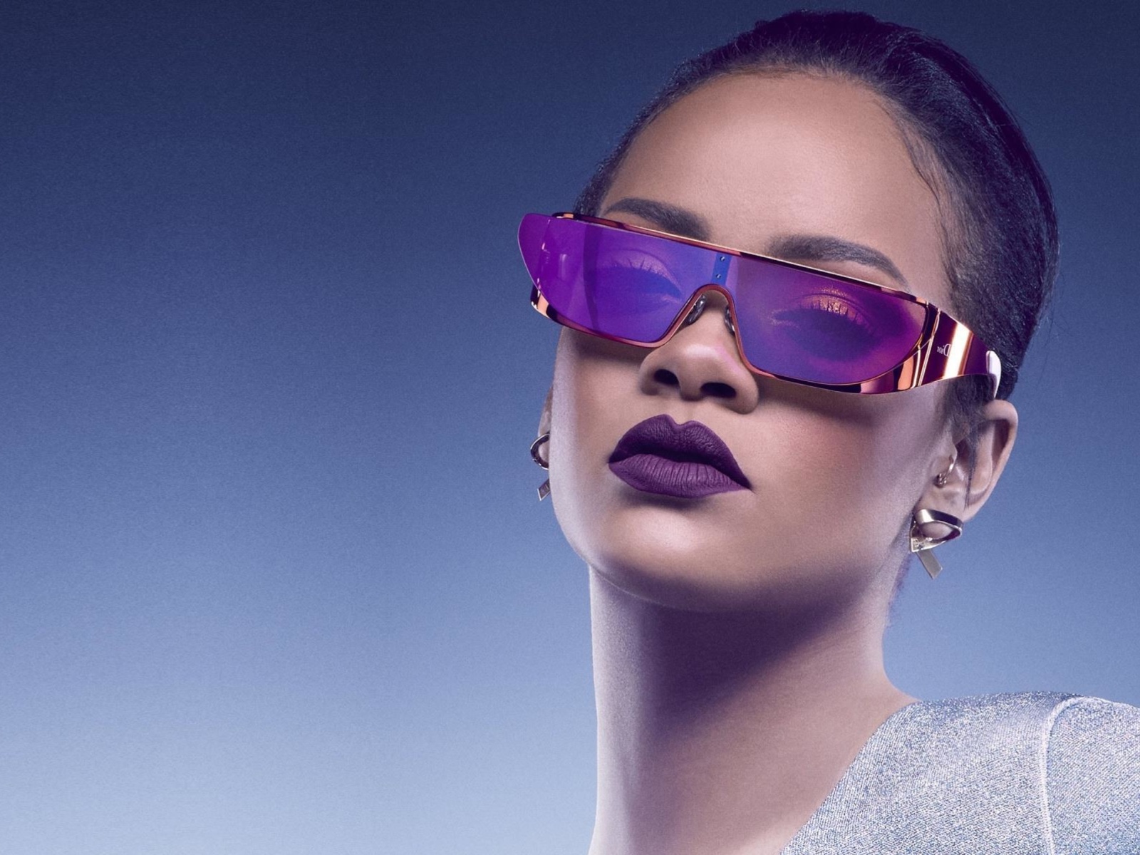 Обои Rihanna in Dior Sunglasses 1600x1200