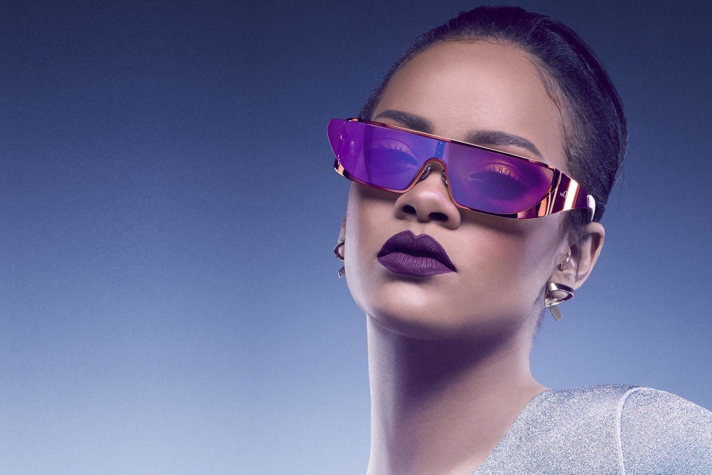 Обои Rihanna in Dior Sunglasses 2880x1920