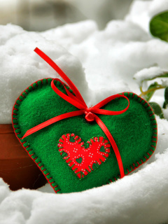 Heart on the Snow wallpaper 240x320