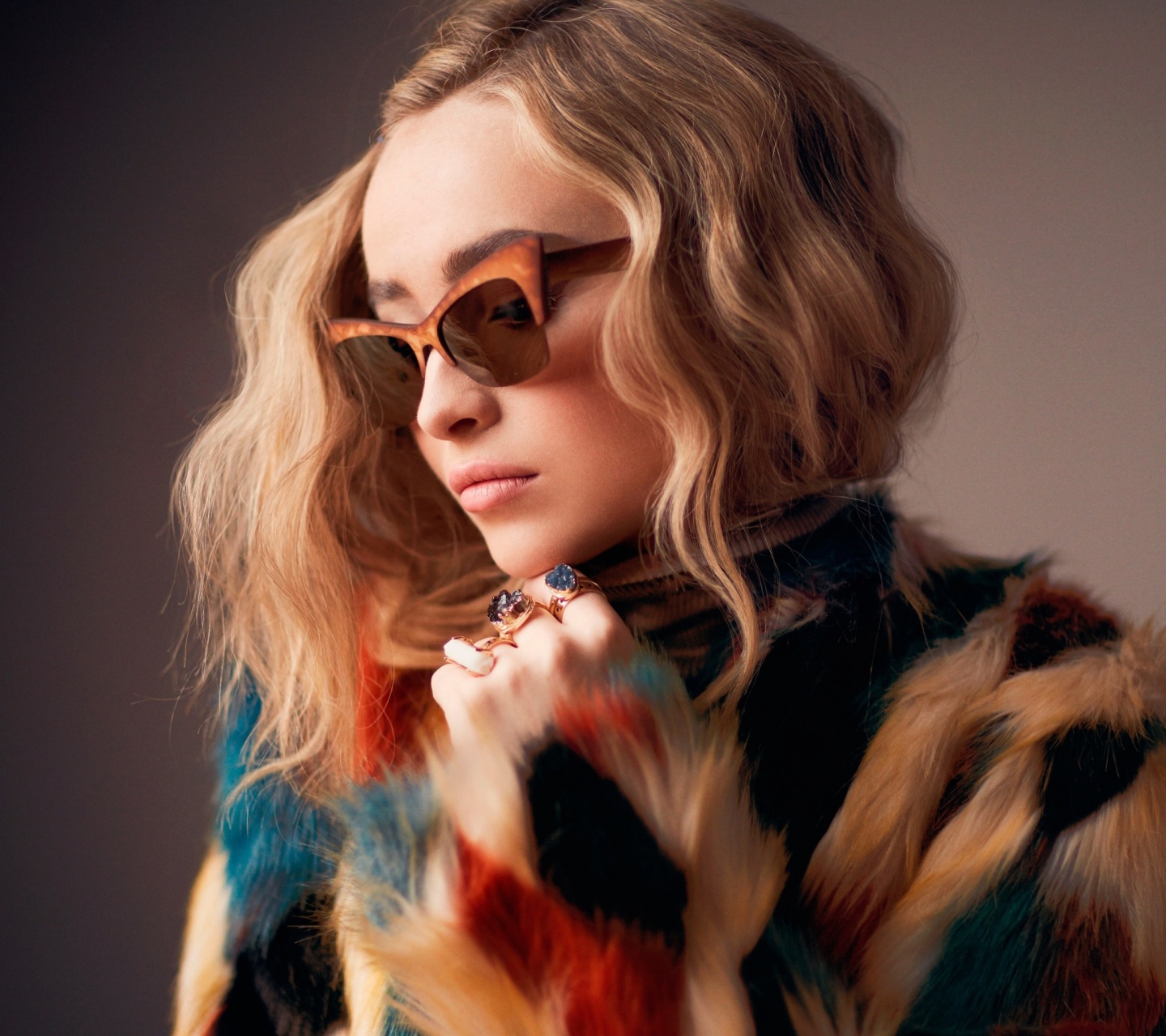 Screenshot №1 pro téma Sabrina Carpenter in Cute Coat 1440x1280