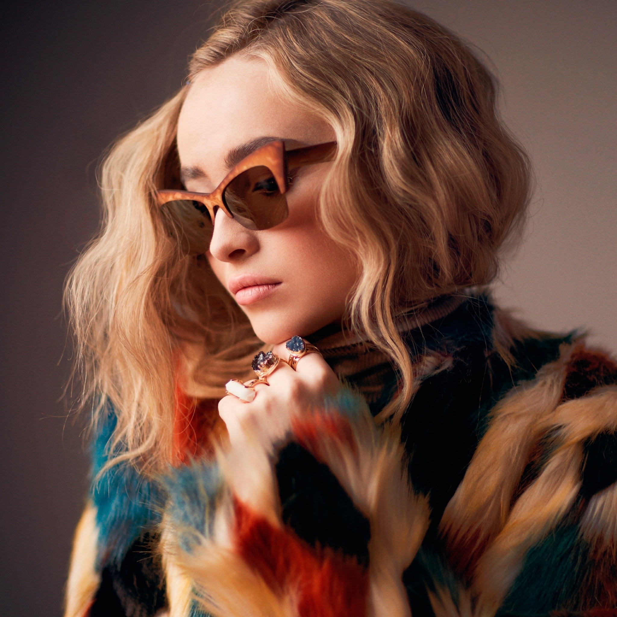 Screenshot №1 pro téma Sabrina Carpenter in Cute Coat 2048x2048