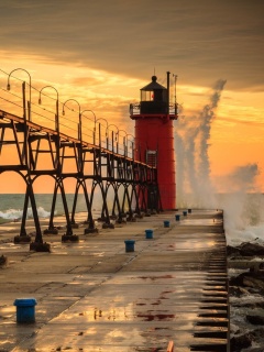 Fondo de pantalla Grand Haven lighthouse in Michigan 240x320