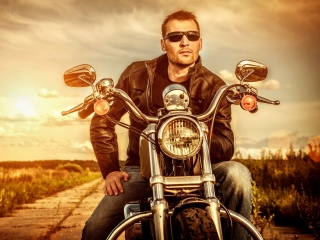 Das Motorcycle Driver Wallpaper 320x240