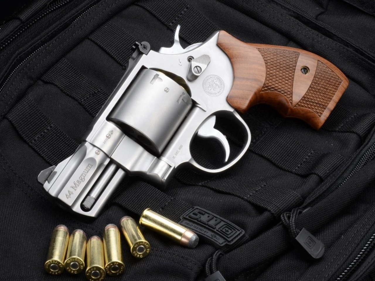 Fondo de pantalla Smith & Wesson 629 1280x960