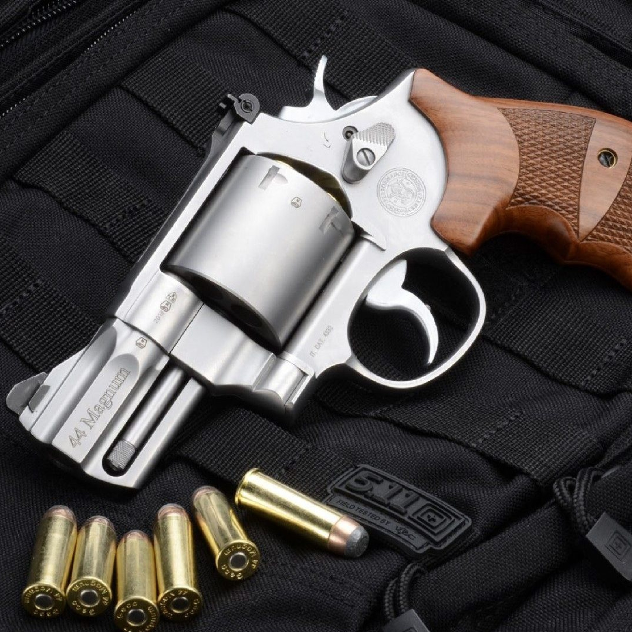 Smith & Wesson 629 wallpaper 2048x2048