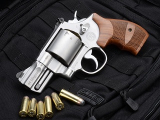 Sfondi Smith & Wesson 629 320x240
