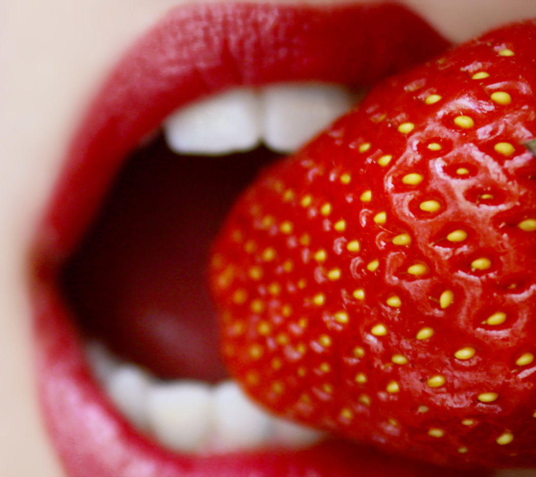 Das Tasty Strawberry Wallpaper 1080x960