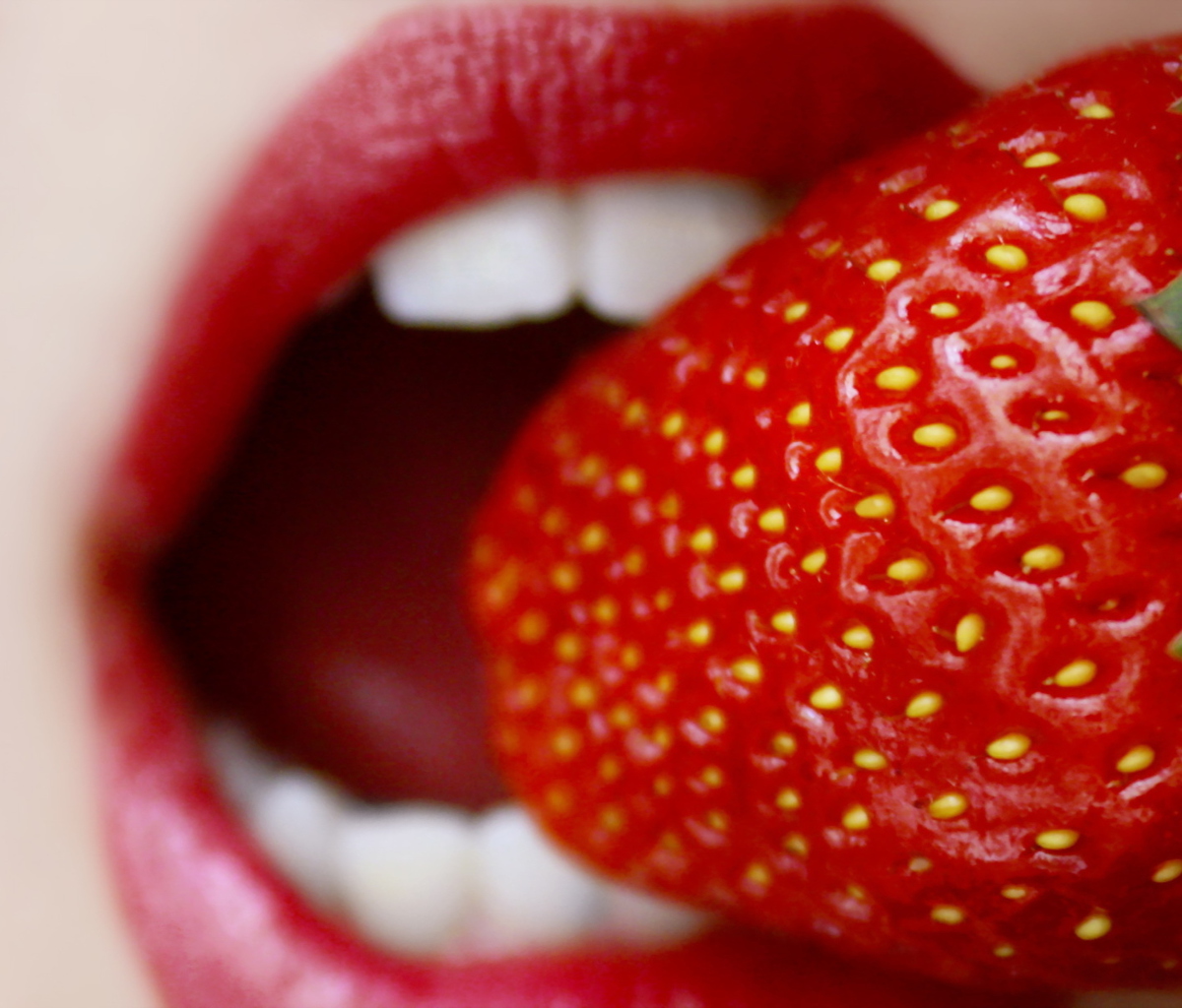 Обои Tasty Strawberry 1200x1024