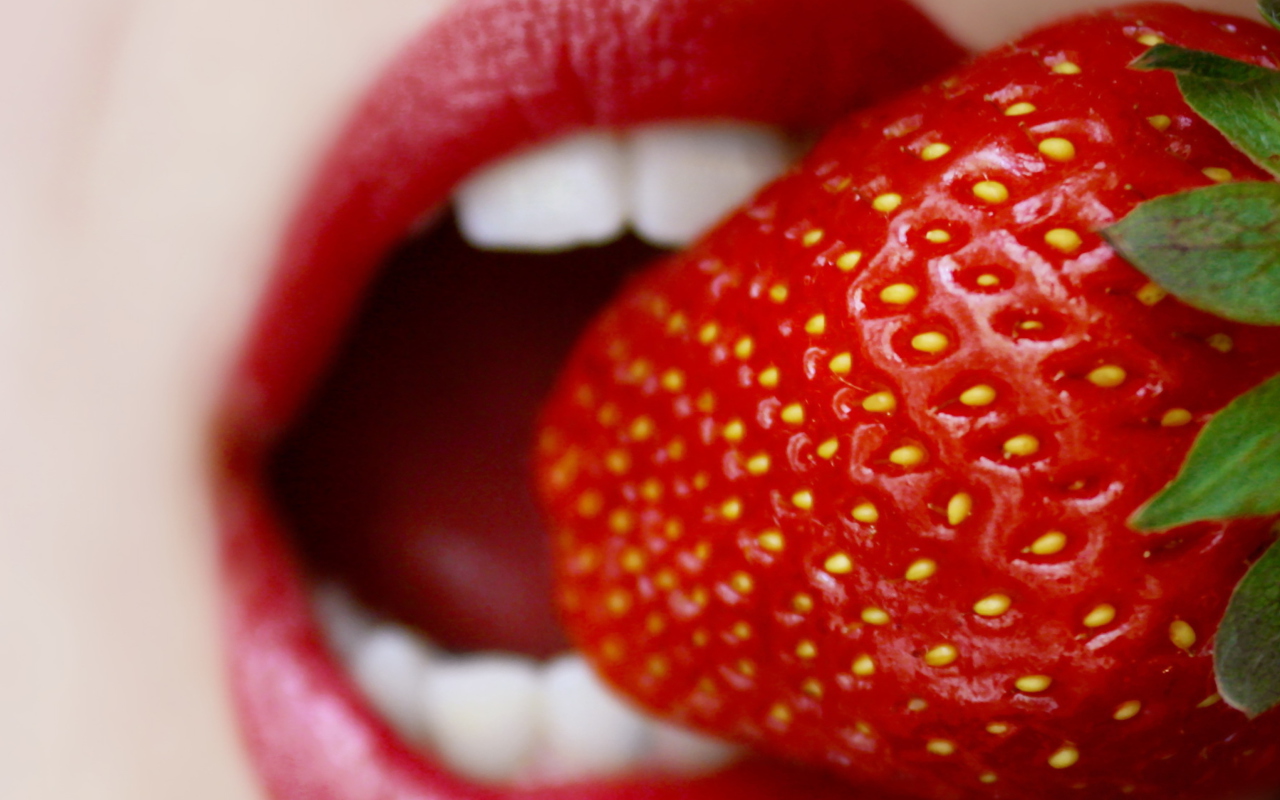 Tasty Strawberry wallpaper 1280x800