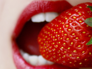 Das Tasty Strawberry Wallpaper 320x240