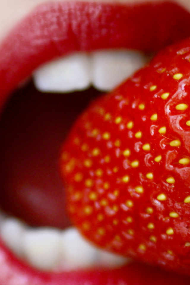 Das Tasty Strawberry Wallpaper 640x960