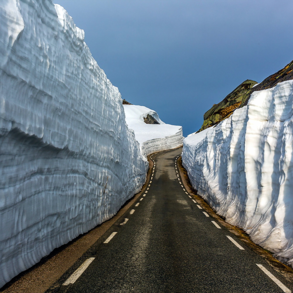 Das Road in Glacier Wallpaper 1024x1024