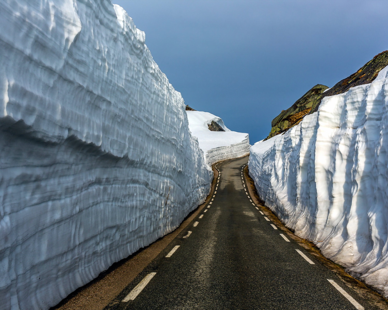 Das Road in Glacier Wallpaper 1280x1024