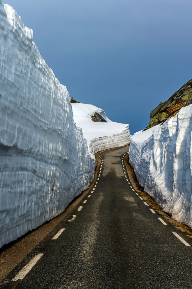 Das Road in Glacier Wallpaper 640x960