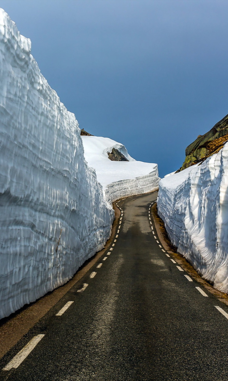 Das Road in Glacier Wallpaper 768x1280