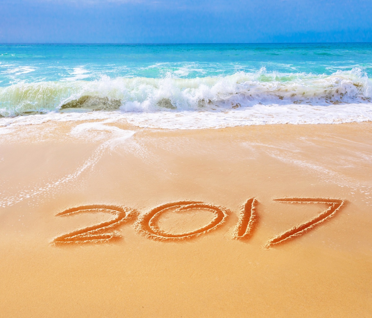 Fondo de pantalla Happy New Year 2017 Phrase on Beach 1200x1024