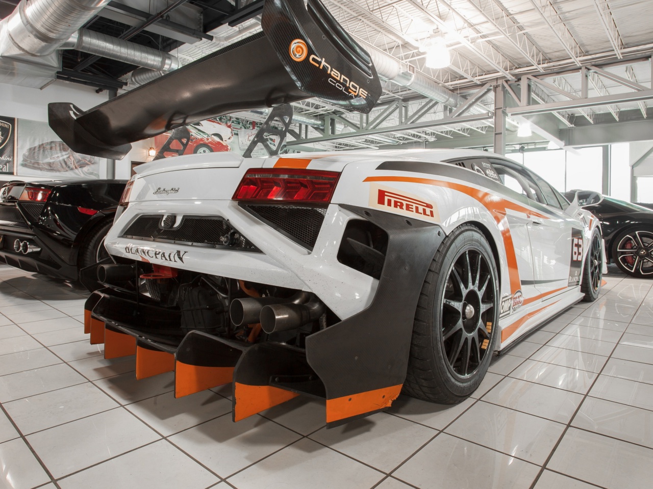 Screenshot №1 pro téma Lamborghini in Garage 1280x960