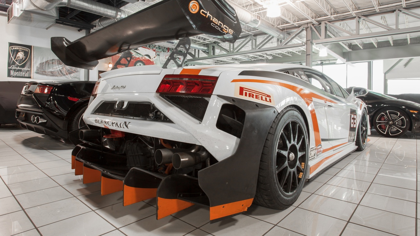 Screenshot №1 pro téma Lamborghini in Garage 1366x768
