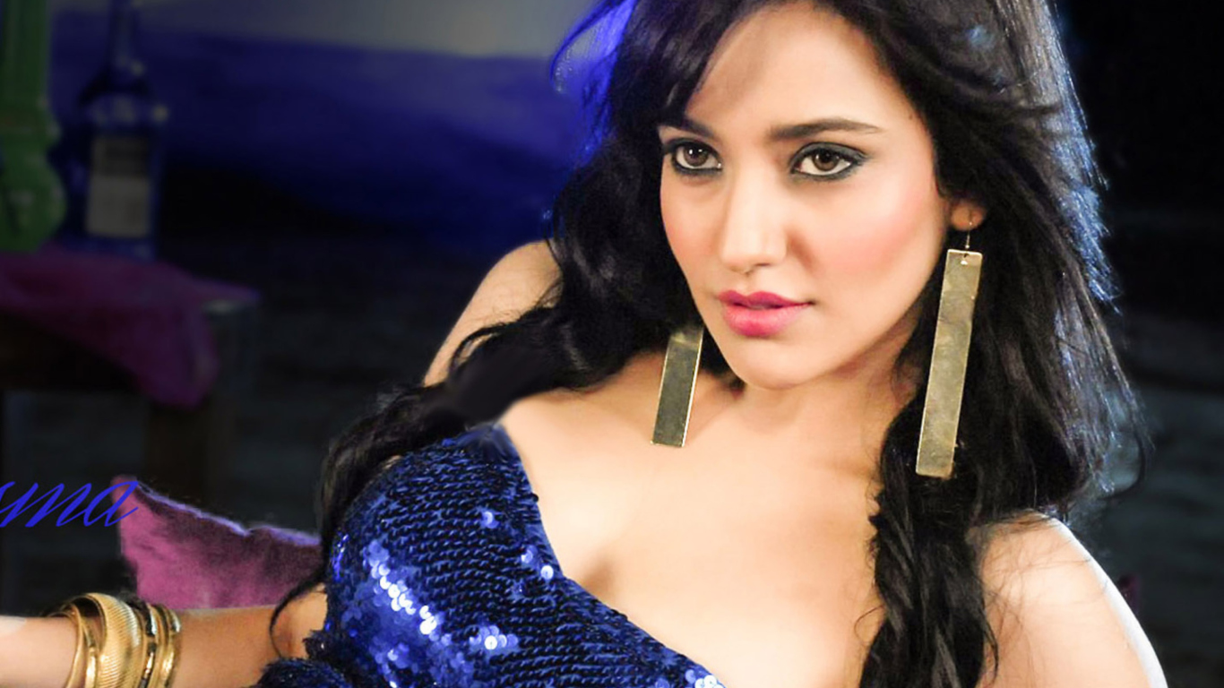 Screenshot №1 pro téma Neha Sharma Wallpaper 1366x768