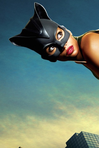 Обои Catwoman Halle Berry 320x480
