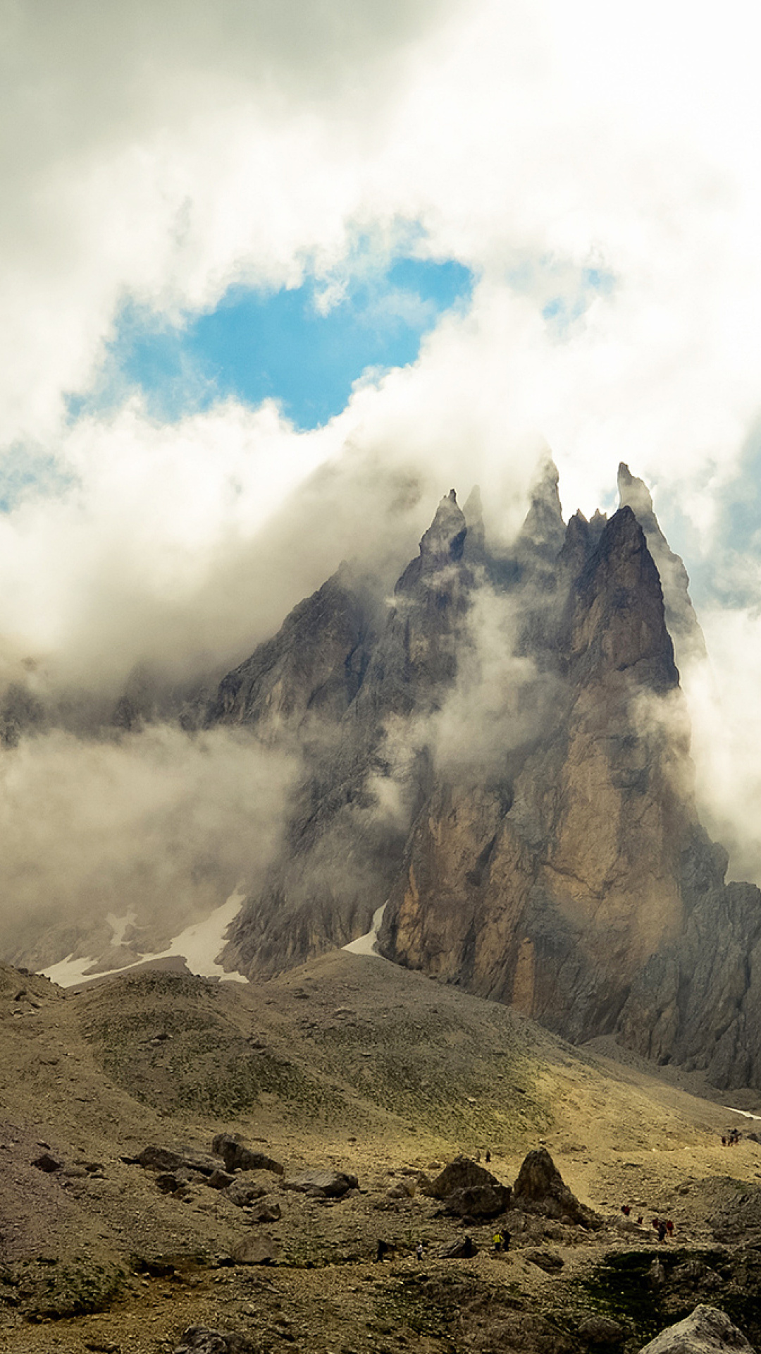 Sfondi Mountains Peaks in Fog, Landscape 1080x1920