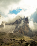 Sfondi Mountains Peaks in Fog, Landscape 128x160