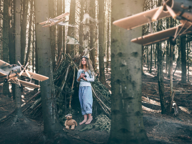 Screenshot №1 pro téma Girl And Teddy Bear In Forest By Rosie Hardy 640x480