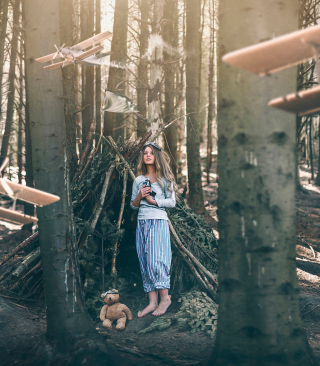 Girl And Teddy Bear In Forest By Rosie Hardy - Obrázkek zdarma pro Nokia C5-06