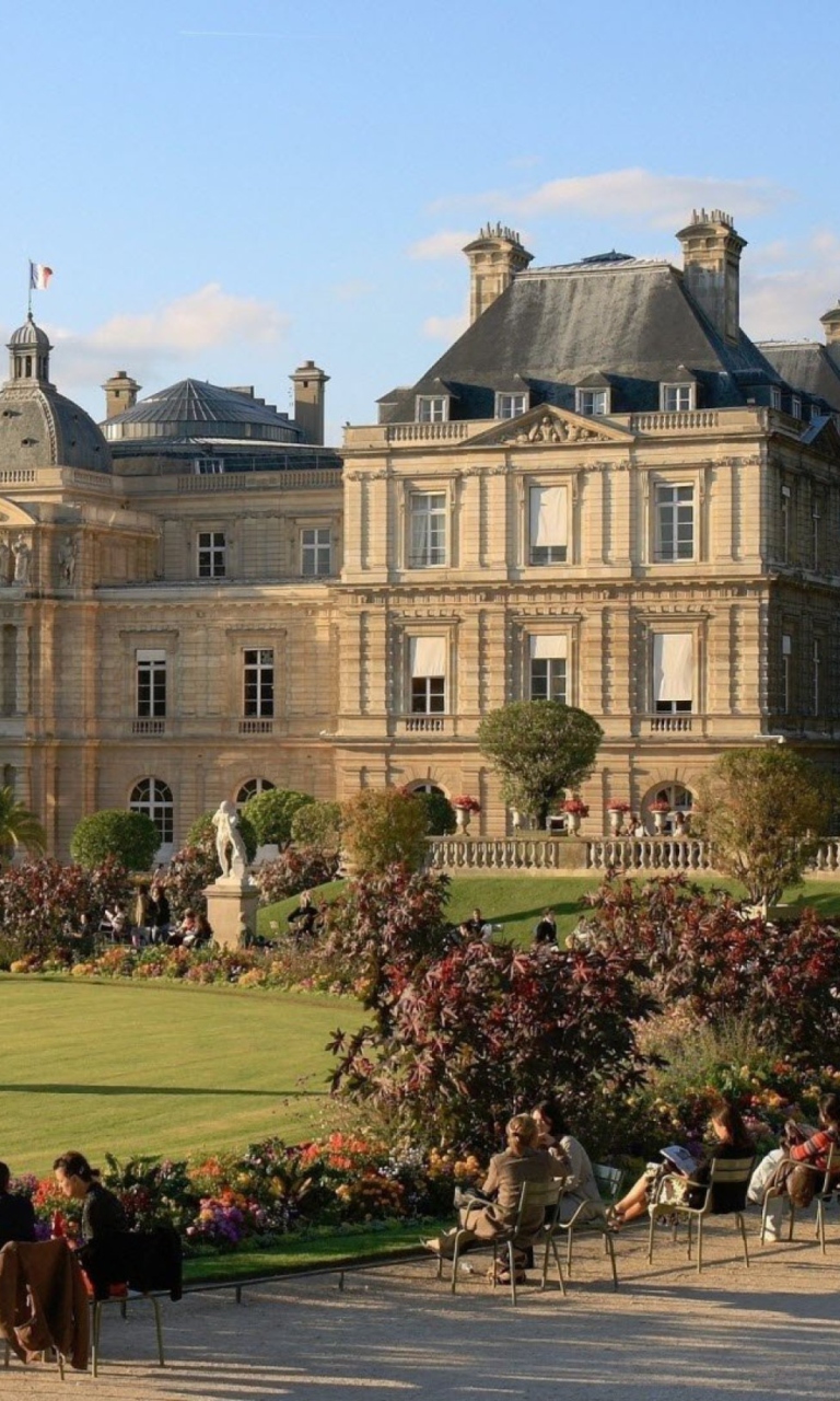 Das Luxembourg Palace Wallpaper 768x1280