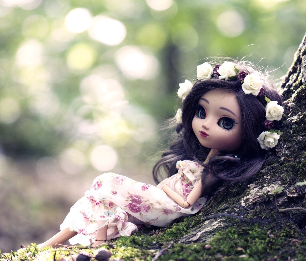 Fondo de pantalla Beautiful Brunette Doll In Flower Wreath 1200x1024