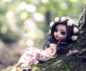 Beautiful Brunette Doll In Flower Wreath screenshot #1 176x144