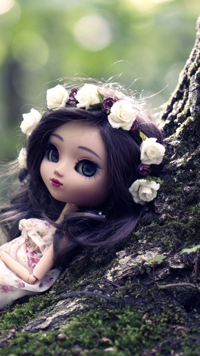 Sfondi Beautiful Brunette Doll In Flower Wreath 640x1136