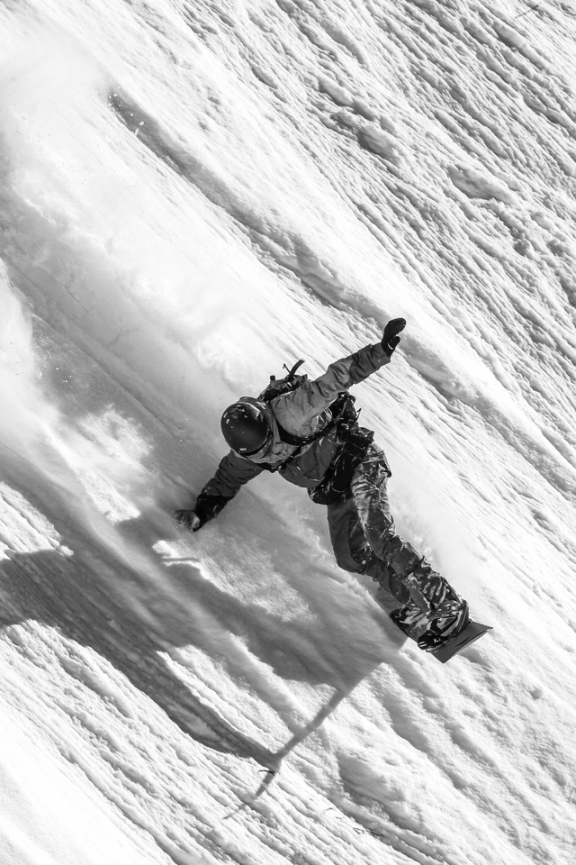 Das Snowboarder in Andorra Wallpaper 640x960