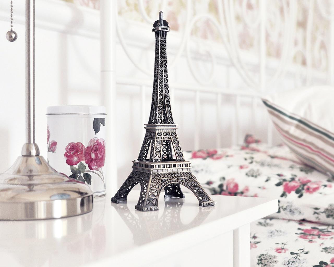 Screenshot №1 pro téma Mini Eiffel Tower 1280x1024