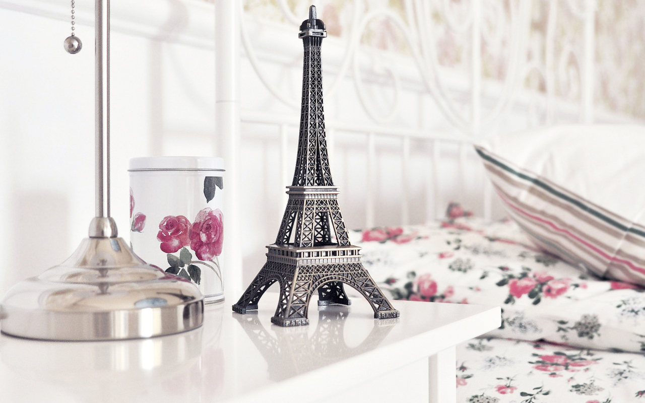 Das Mini Eiffel Tower Wallpaper 1280x800