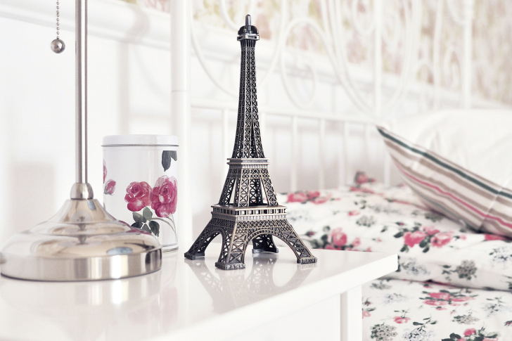 Mini Eiffel Tower wallpaper