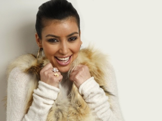 Das Kim Kardashian Wallpaper 320x240