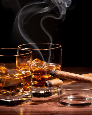 Free Whisky & Cigar Picture for Motorola Quench XT3