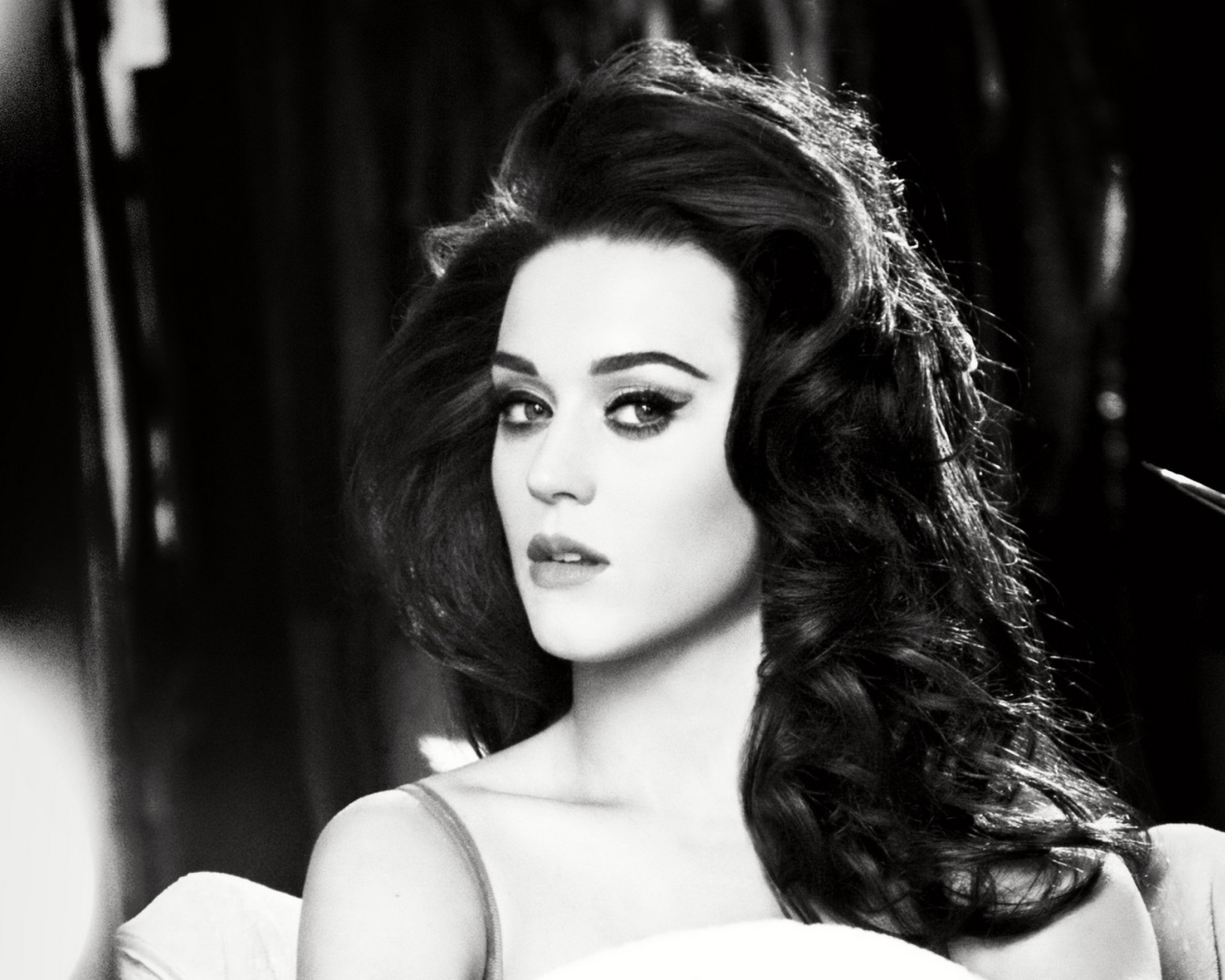 Screenshot №1 pro téma Katy Perry Black And White 1600x1280