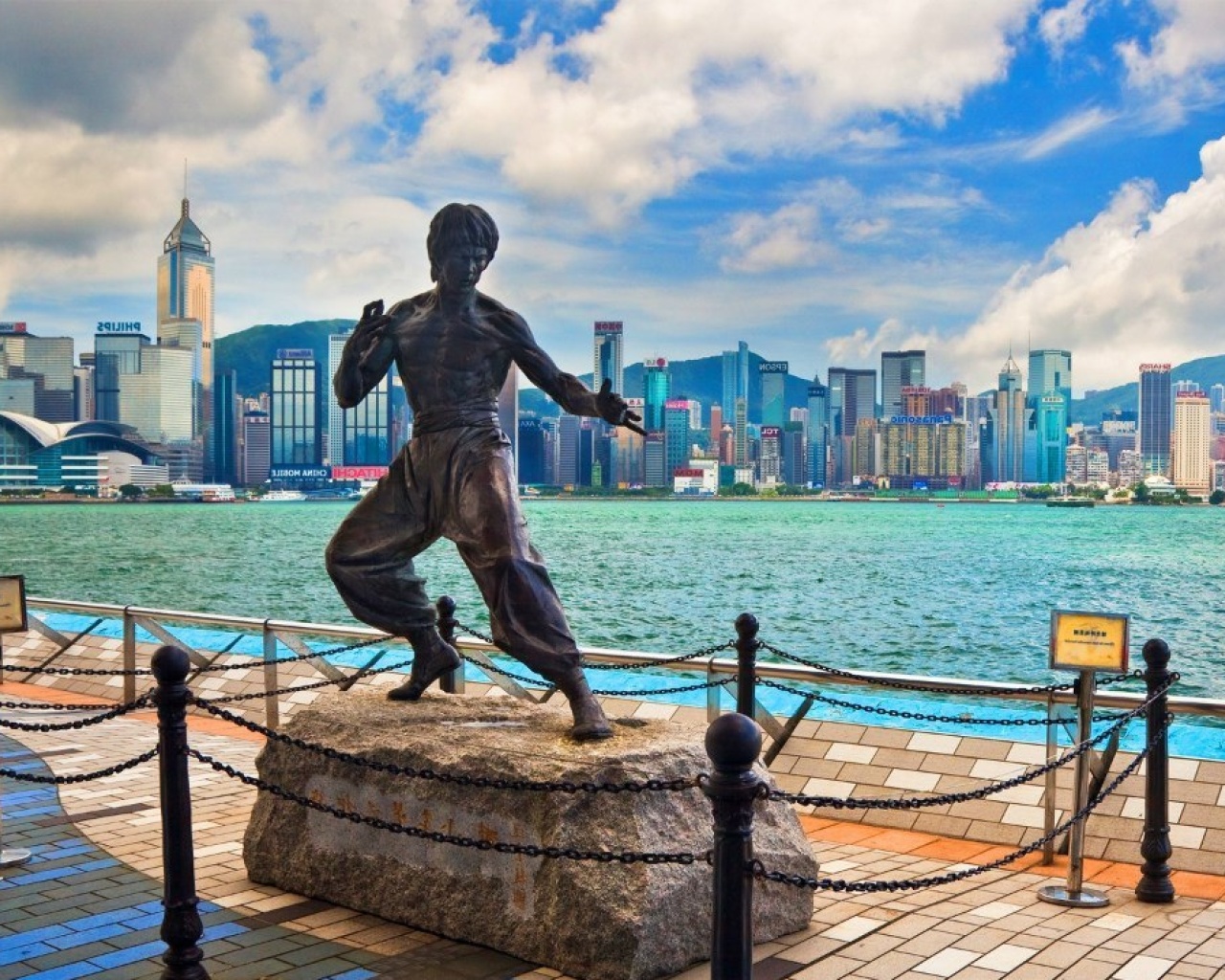 Screenshot №1 pro téma Bruce Lee statue in Hong Kong 1280x1024