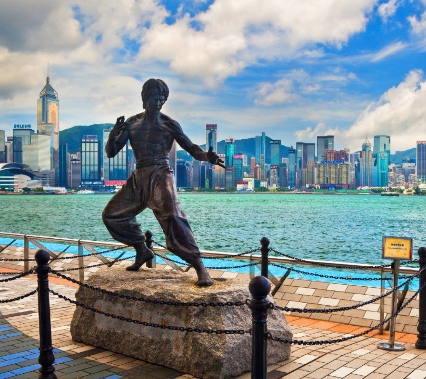 Fondo de pantalla Bruce Lee statue in Hong Kong 1440x1280